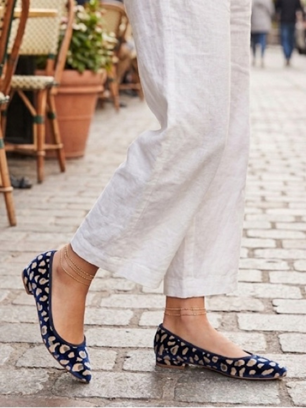 Anthropologie Flats Size 8 Shoes Velvet Animal Spotted Print Low Heel Navy Blue